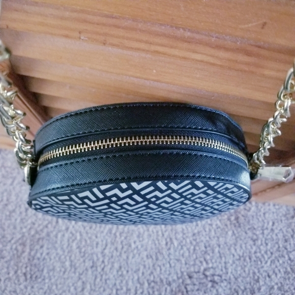 BCBG CROSS BODY BAG SIENNA SIGNATURE BLACK purses - Picture 9 of 15